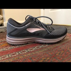 Women’s Brooks Revel